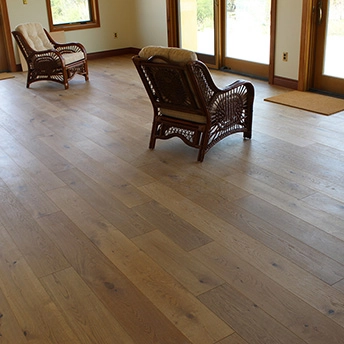 Oak Bay Street Wood Floor En Bois 1