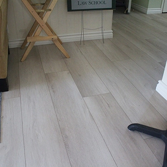 Brighton Laminate Floor Staymor 18