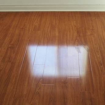 Cherry Glossy Laminate Floor Eastwood 3