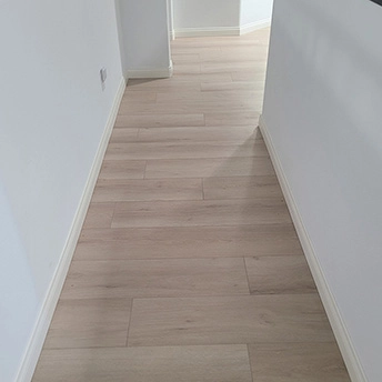 Crystal Point Laminate Floor Staymor 8 289166