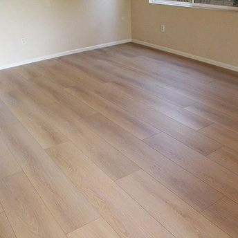 Deer Valley Laminate Staymor 18