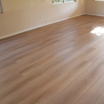 Deer Valley Laminate Staymor 22