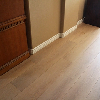 Deer Valley Laminate Staymor 8