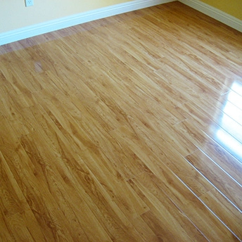 Golden Cherry Laminate Floor Eastwood 1