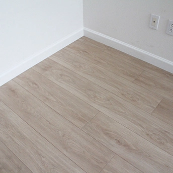 Maple Ash Laminate Floor Ultimate 11
