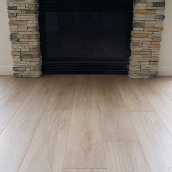 Maple Ash Laminate Floor Ultimate 2