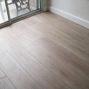 Maple Ash Laminate Floor Ultimate 4