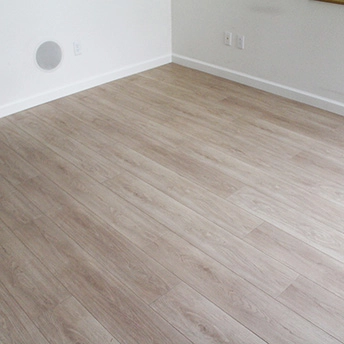 Maple Ash Laminate Floor Ultimate 9