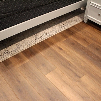Oak E18 Laminate Floor 365 4
