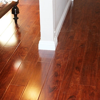 Santos Mahogany Glossy Laminate Floor Eastwood 1 718190