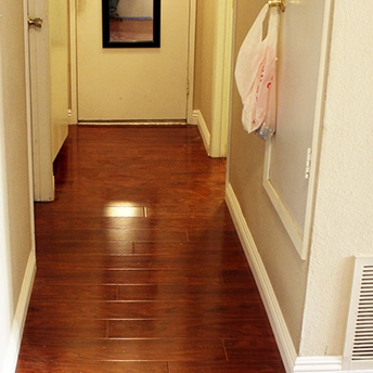 Santos Mahogany Glossy Laminate Floor Eastwood 5 151379