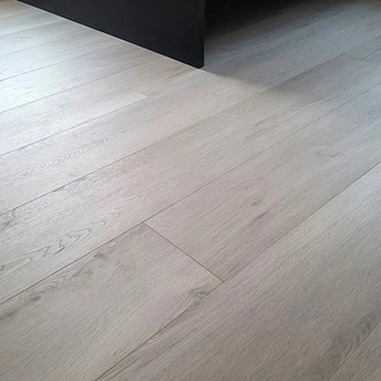 Siliver Lake Laminate Floor Staymor 4