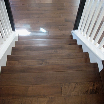 Maple Antique Stairs Floor 2 204114