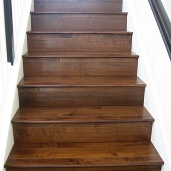 Maple Antique Stairs Floor 4 471150