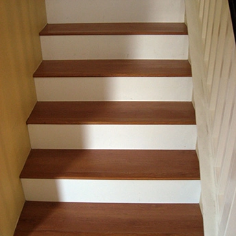 Oak Laminate Stairs White Riser 1 113255