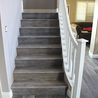 Frosty Ebany SPC Stairs Lions