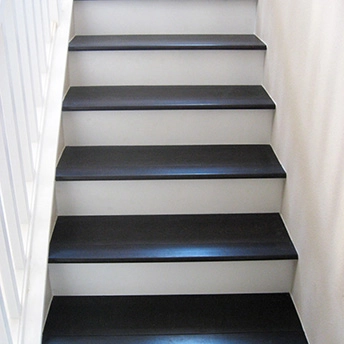 Closed Step White Riser No Skirtboard